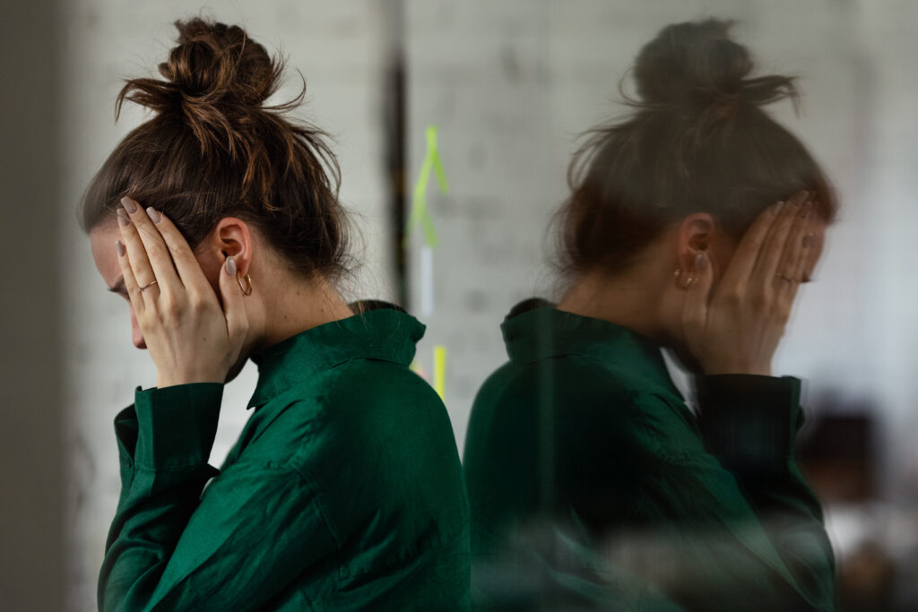 a-woman-learning-how-to-deal-with- battered-woman- syndrom-symptoms